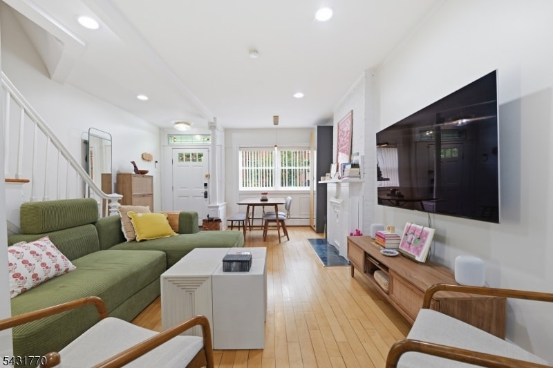 260 5th St image 1