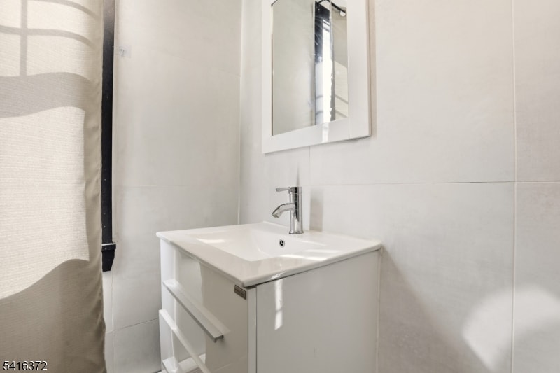 138 Broadway image 23