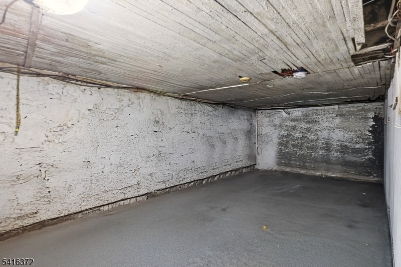 138 Broadway image 24