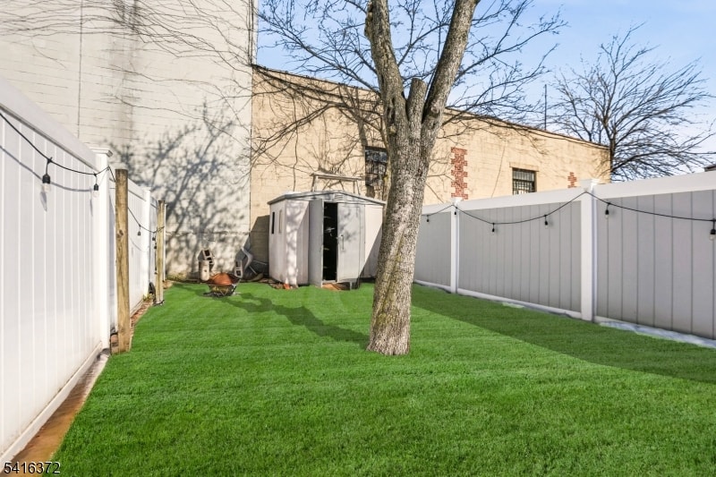 138 Broadway image 29