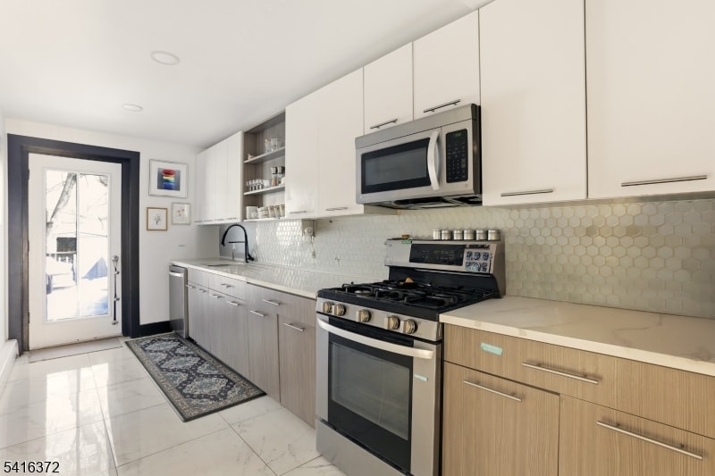 138 Broadway image 4