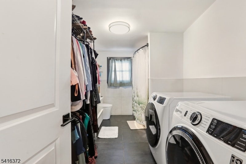 138 Broadway image 9
