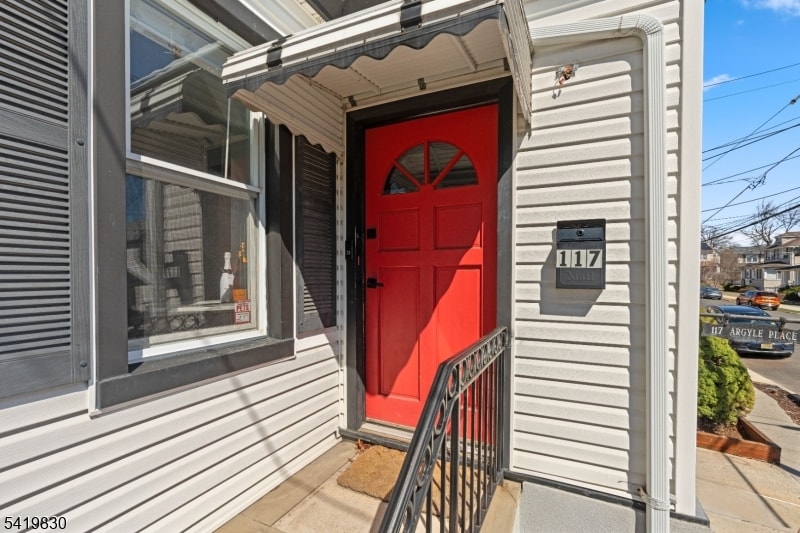117 Argyle Pl image 2