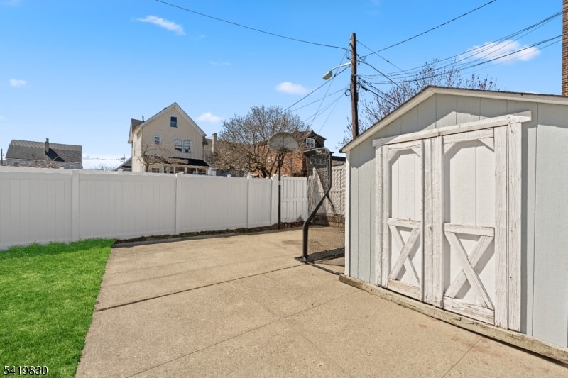 117 Argyle Pl image 24