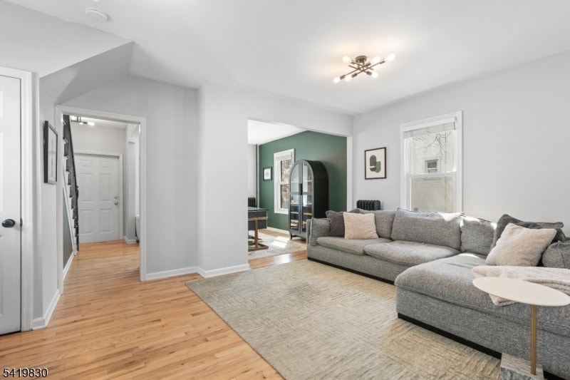 117 Argyle Pl image 4