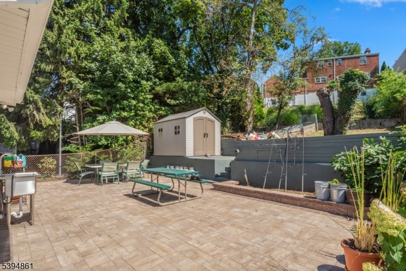 692 Passaic Ave image 32
