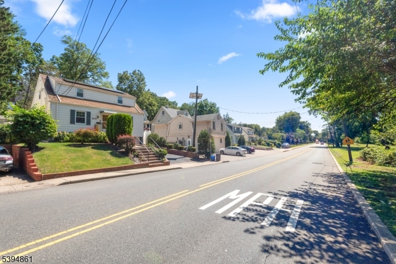 692 Passaic Ave image 38