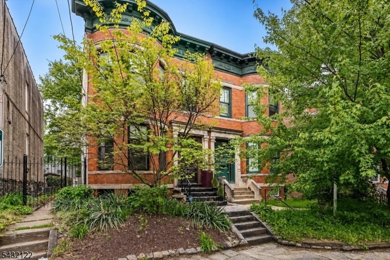 257 Woodlawn Ave image 1