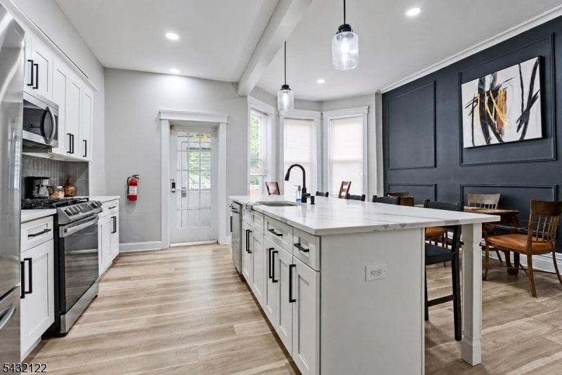 257 Woodlawn Ave image 10