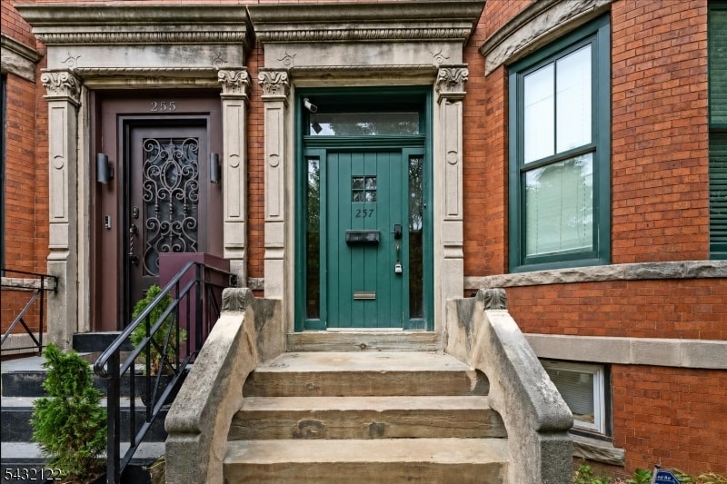 257 Woodlawn Ave image 2