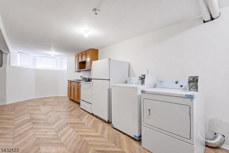 257 Woodlawn Ave image 21