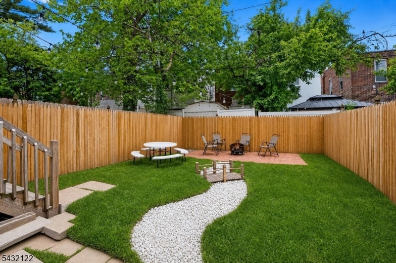 257 Woodlawn Ave image 23