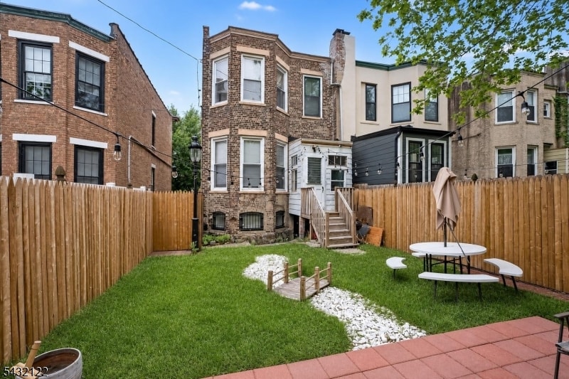 257 Woodlawn Ave image 25