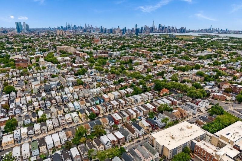 257 Woodlawn Ave image 29