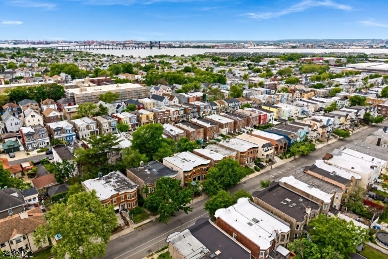 257 Woodlawn Ave image 31