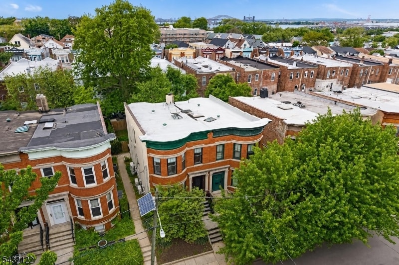 257 Woodlawn Ave image 32