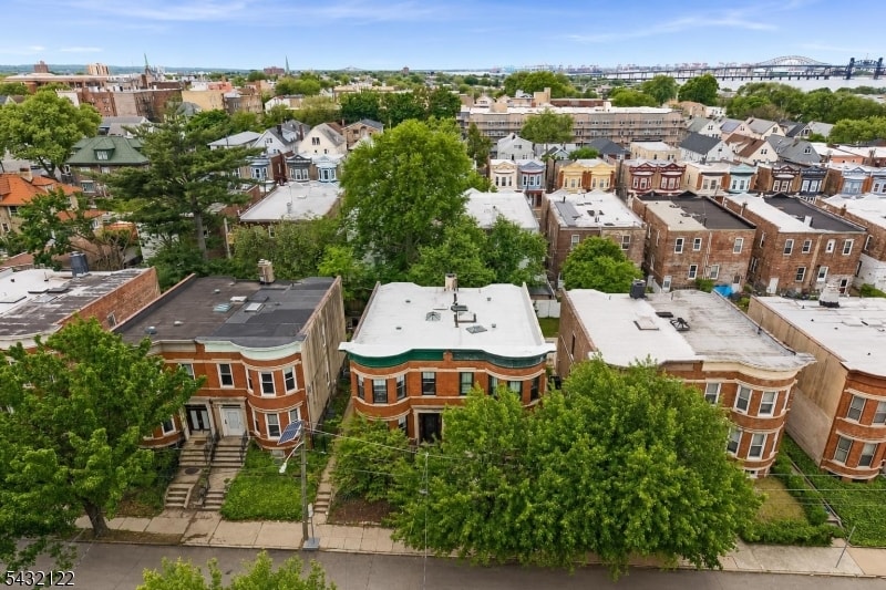257 Woodlawn Ave image 33