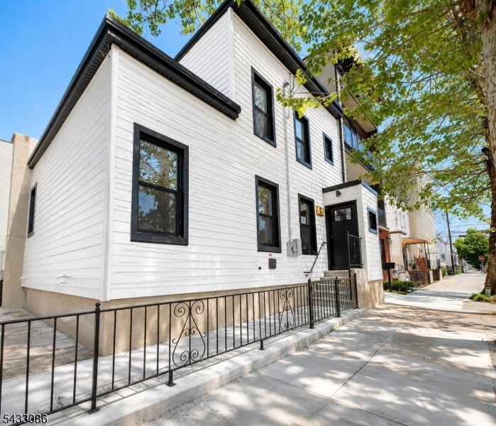 7 Pierce Ave image 17