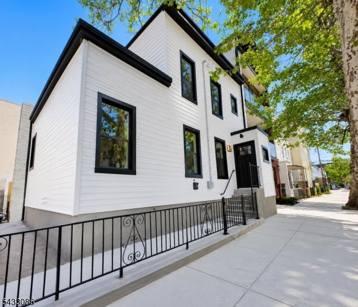 7 Pierce Ave image 2
