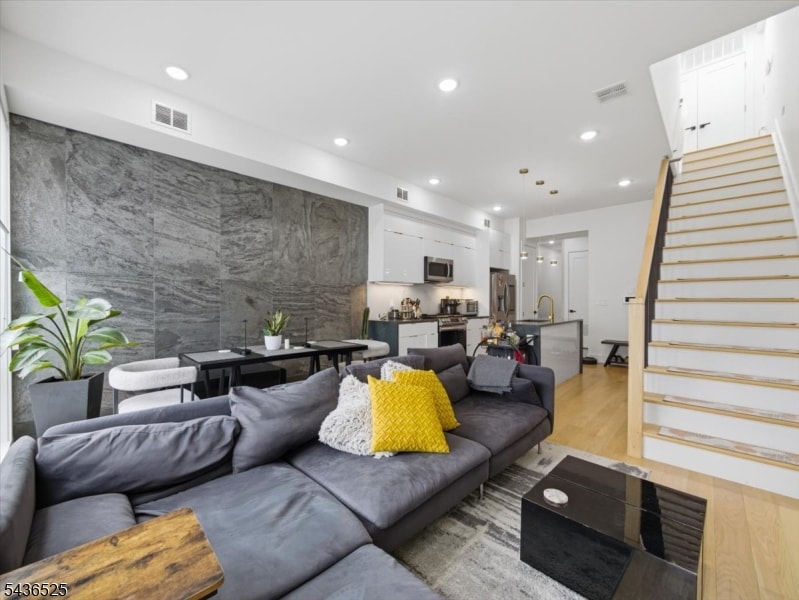 666 Ocean Ave image 18