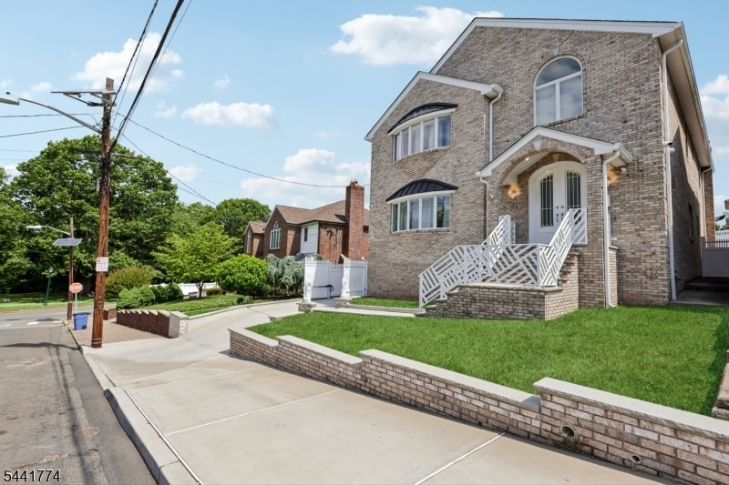 11 Linden Ave image 12