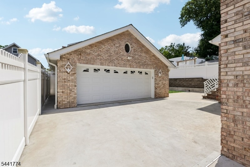 11 Linden Ave image 13