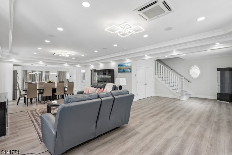 11 Linden Ave image 15