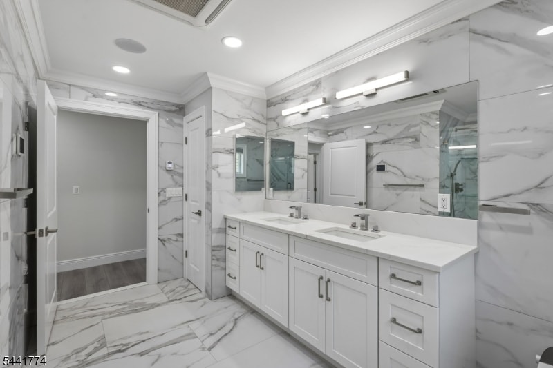 11 Linden Ave image 32