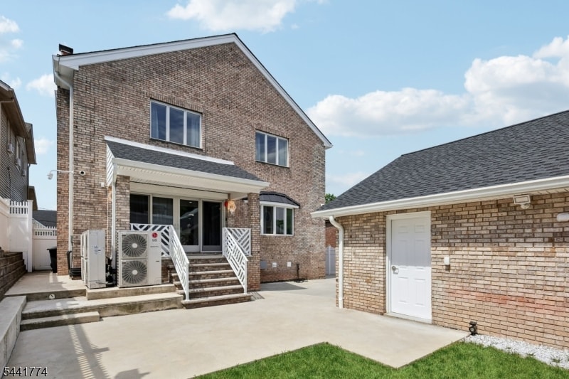 11 Linden Ave image 6
