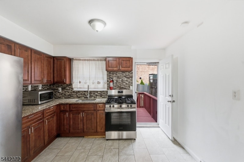 8 Van Nostrand Ave image 11
