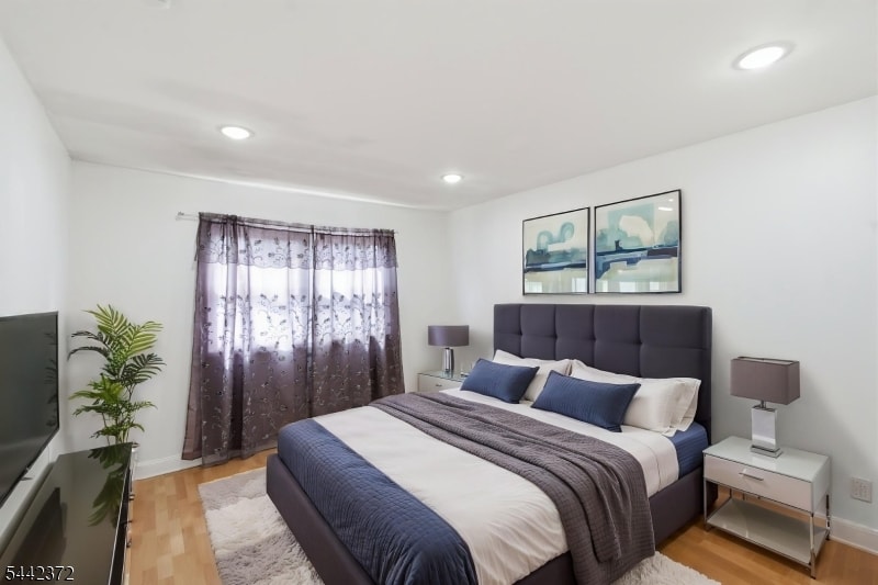 8 Van Nostrand Ave image 14