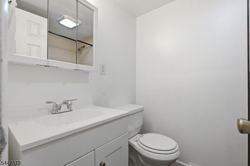 8 Van Nostrand Ave image 17