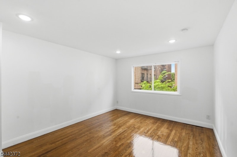 8 Van Nostrand Ave image 18