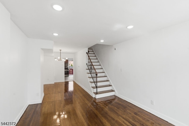8 Van Nostrand Ave image 2