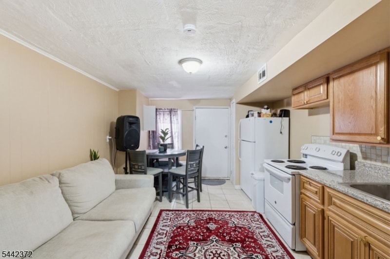 8 Van Nostrand Ave image 24