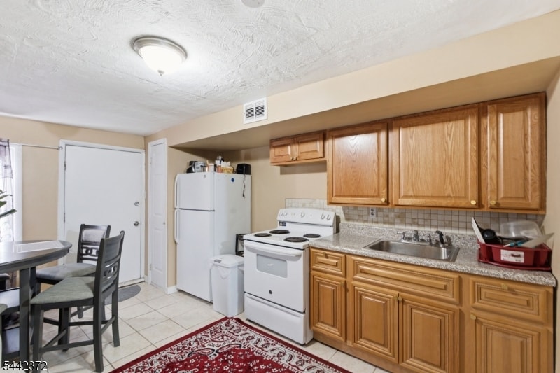 8 Van Nostrand Ave image 25