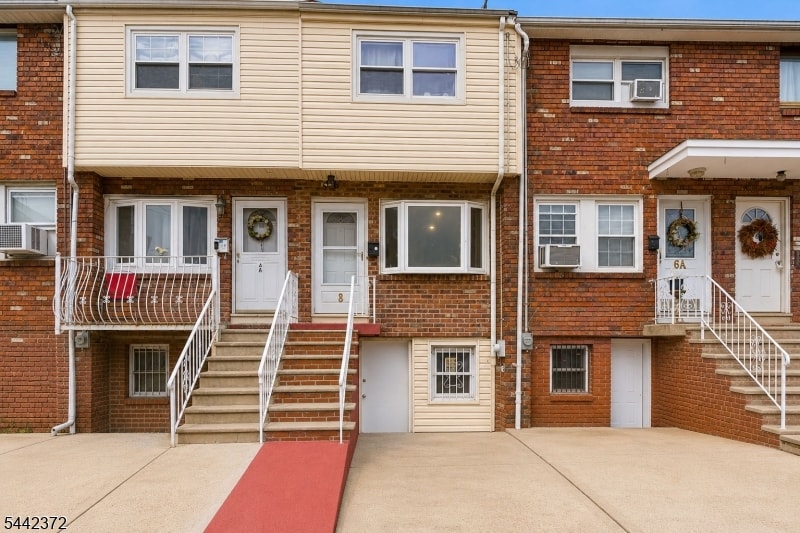 8 Van Nostrand Ave image 27