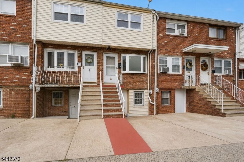 8 Van Nostrand Ave image 28