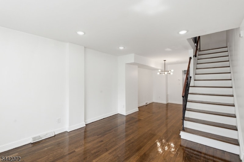 8 Van Nostrand Ave image 3