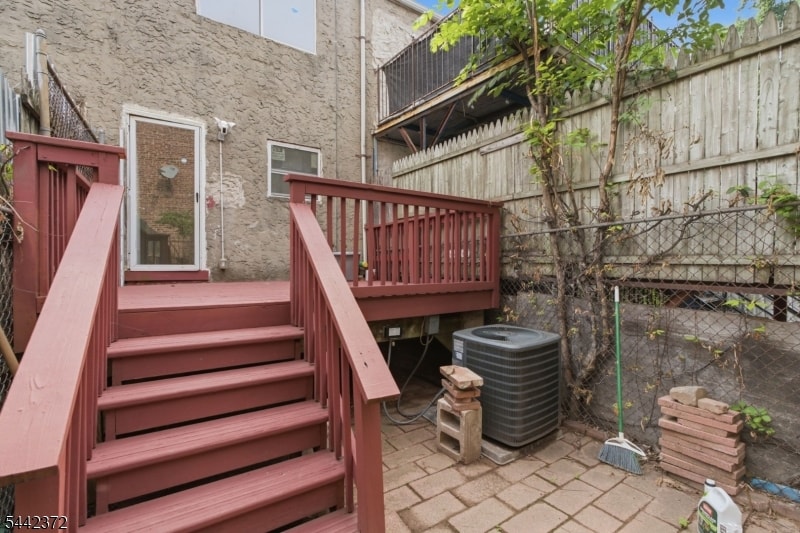 8 Van Nostrand Ave image 30