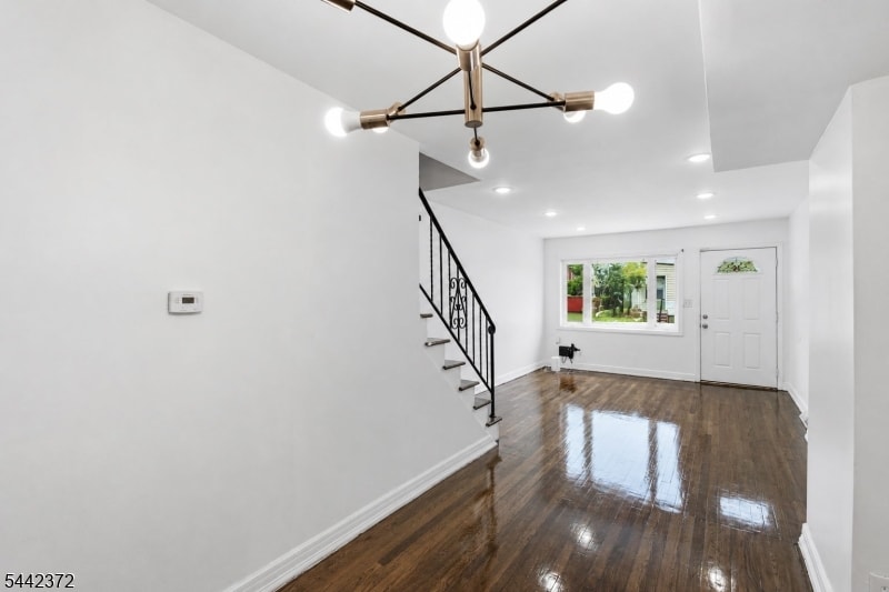8 Van Nostrand Ave image 4