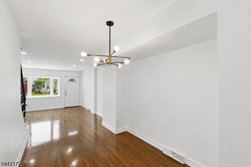 8 Van Nostrand Ave image 5