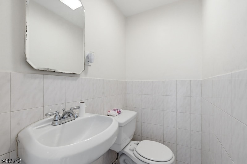 8 Van Nostrand Ave image 7