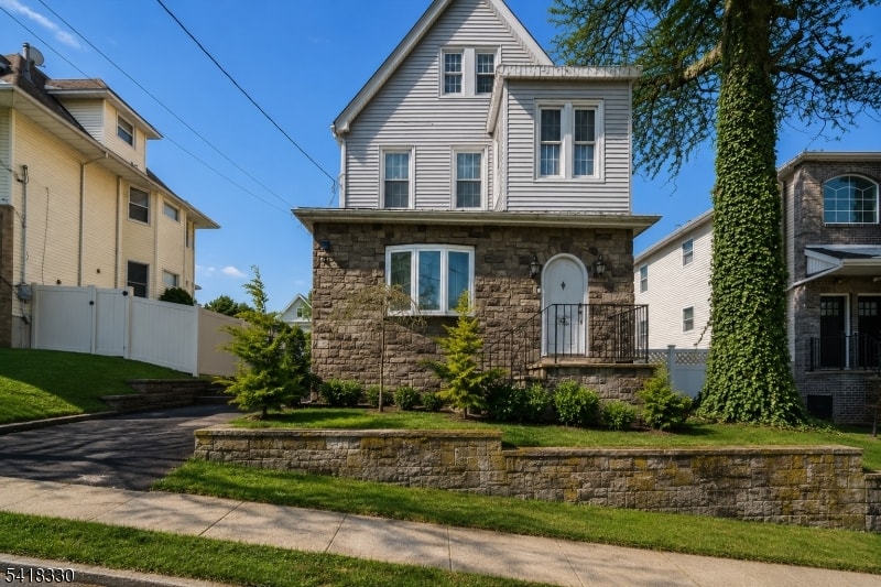 60 Stewart Ave image 1
