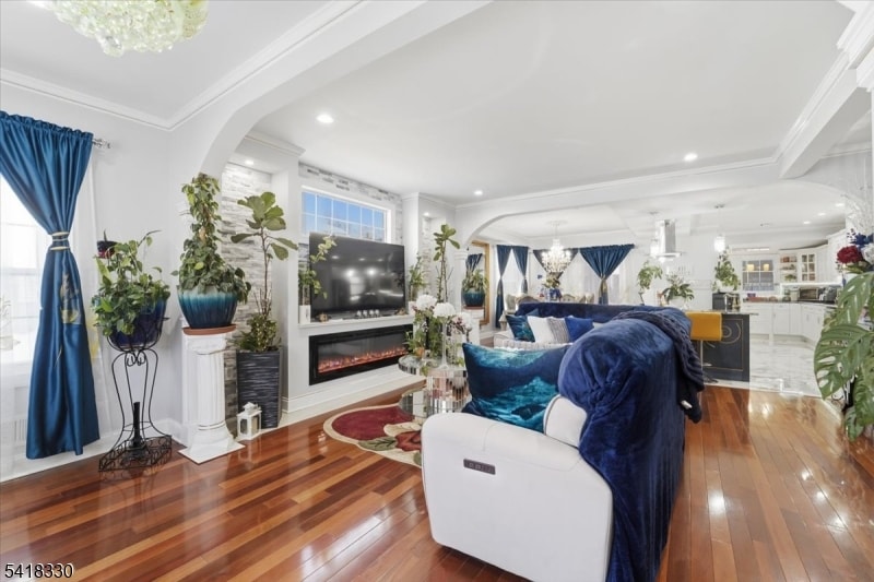 60 Stewart Ave image 10