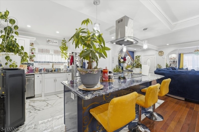 60 Stewart Ave image 13
