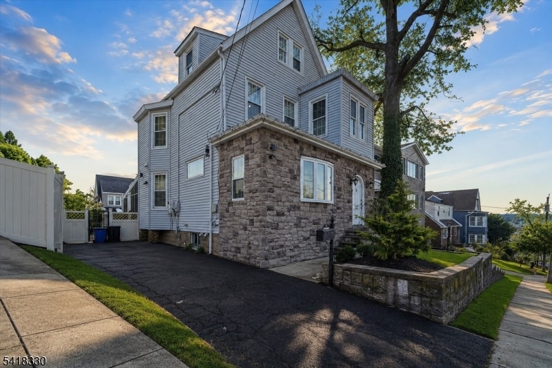 60 Stewart Ave image 2