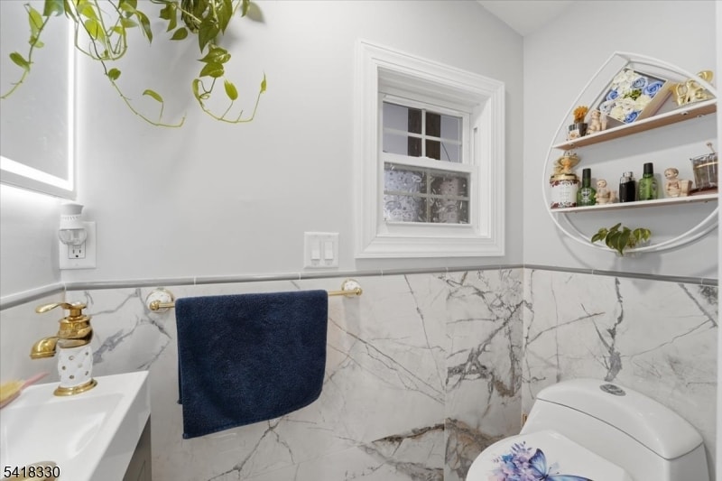 60 Stewart Ave image 20