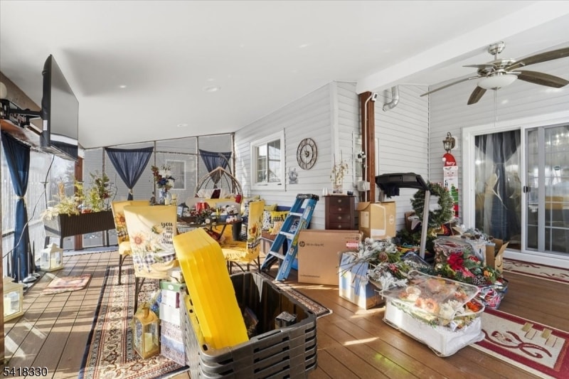 60 Stewart Ave image 23