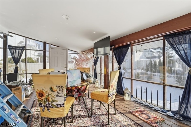 60 Stewart Ave image 24
